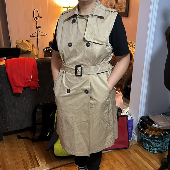 Beautiful unbranded Sleeveless Coat - Picture 9 of 11